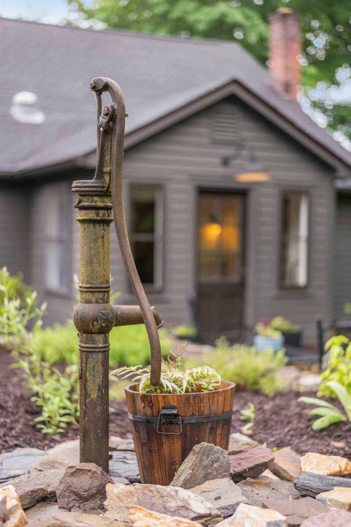 Renovated Historic Cottage By Summer Pine Plains エクステリア 写真